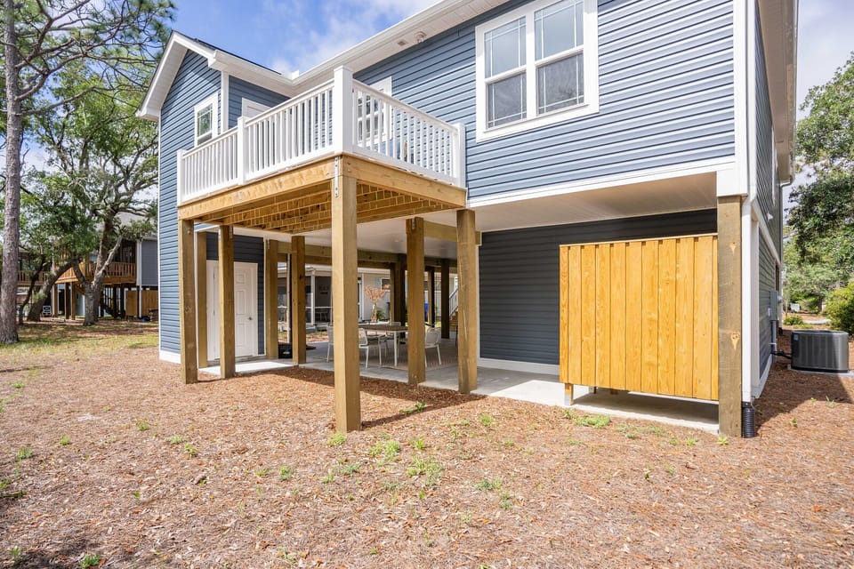 Underground storage, Outdoor shower, Yard Space