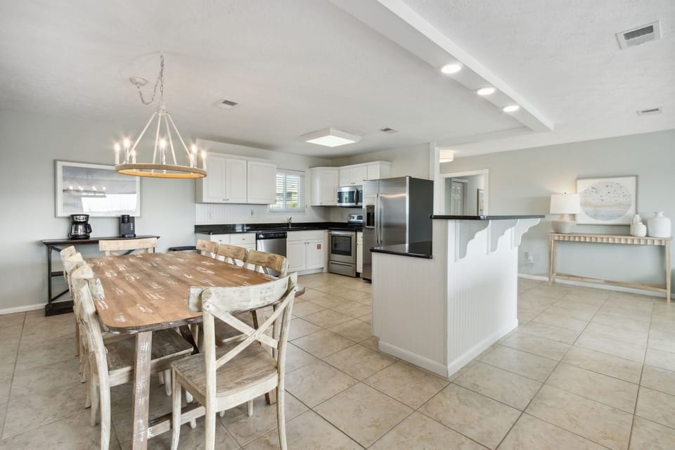 Spacious Kitchen and Dining Area with Seating for Eight at the Table