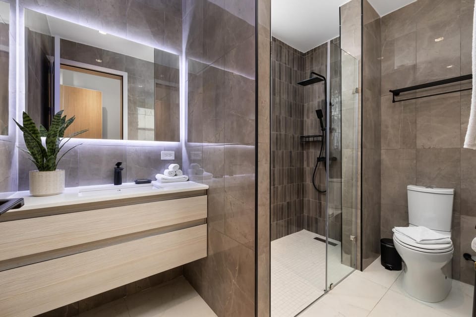 Modern Luxury Condo Resort & Pool Amenities  Gym (17820)