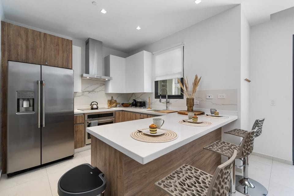 Modern Luxury Condo Resort & Pool Amenities  Gym (17813)
