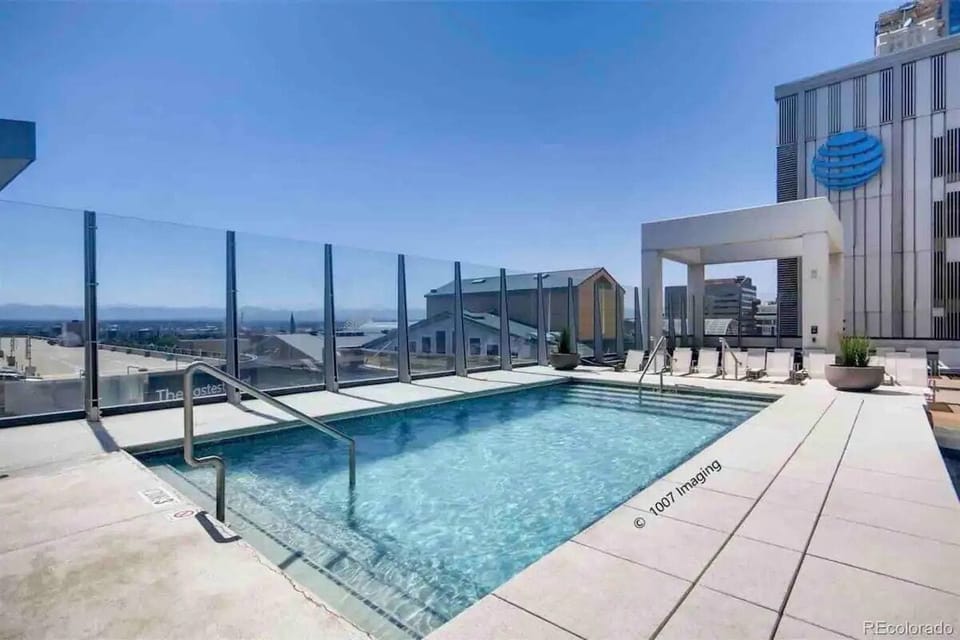 9th Floor Amenities: Pool (Angle #1)