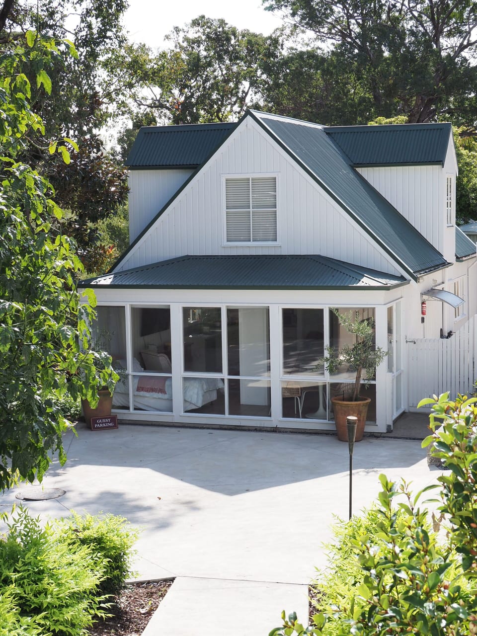  The loft house .New driveways. Boat trailer parking behind gates ,beside bnb.