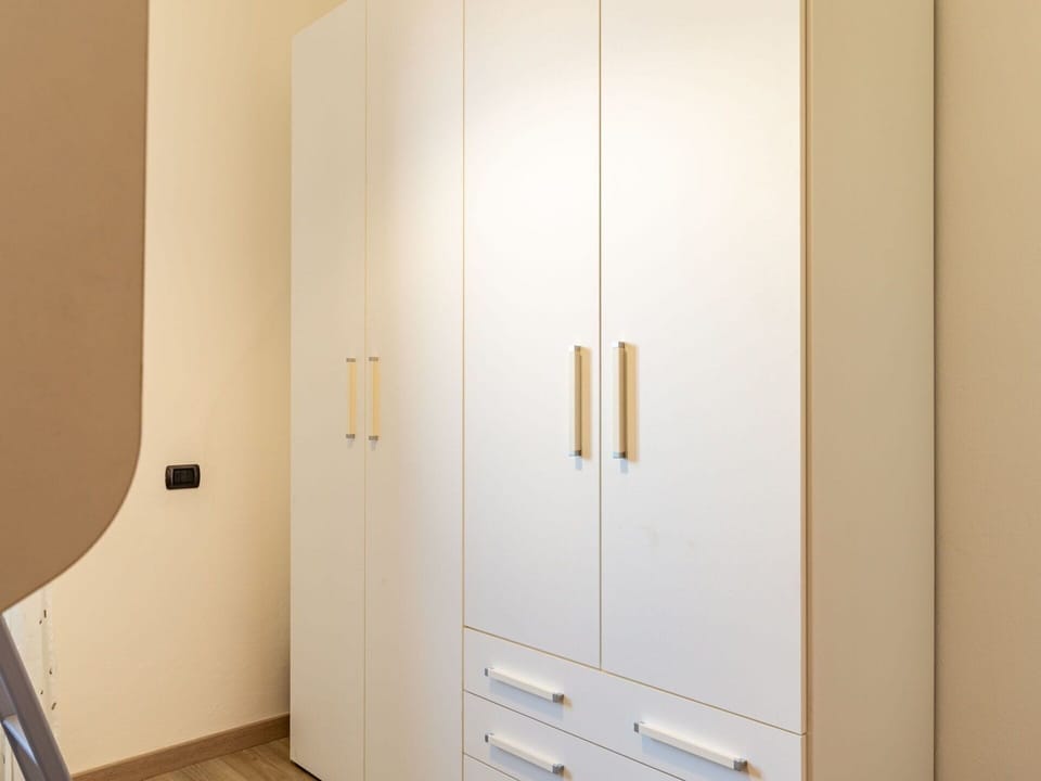Cabinetry, Wood, Hardwood, Wardrobe, Flooring, Wood Stain, Room, Gas, Plywood