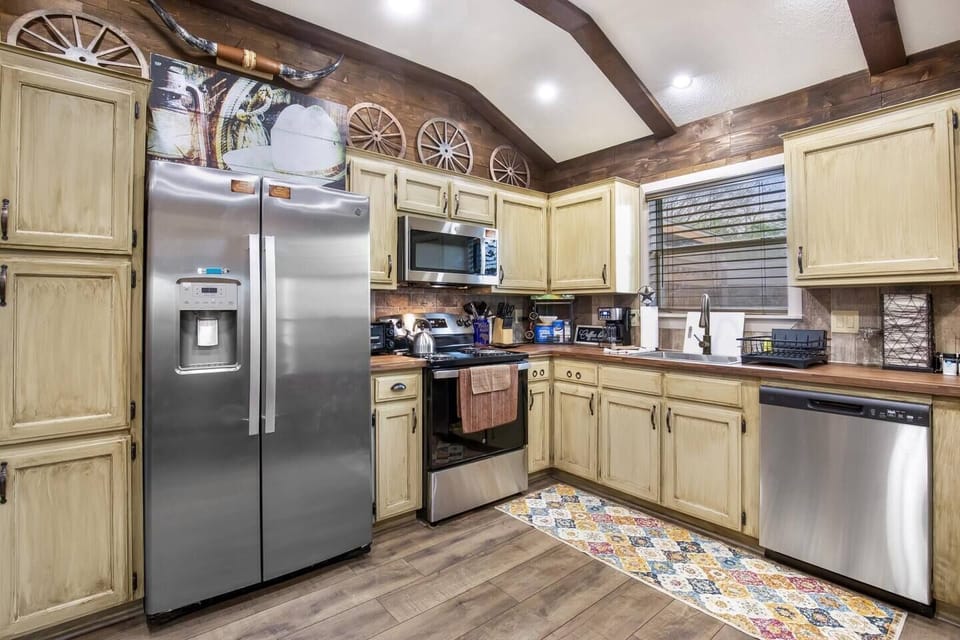 Fully applianced kitchen
