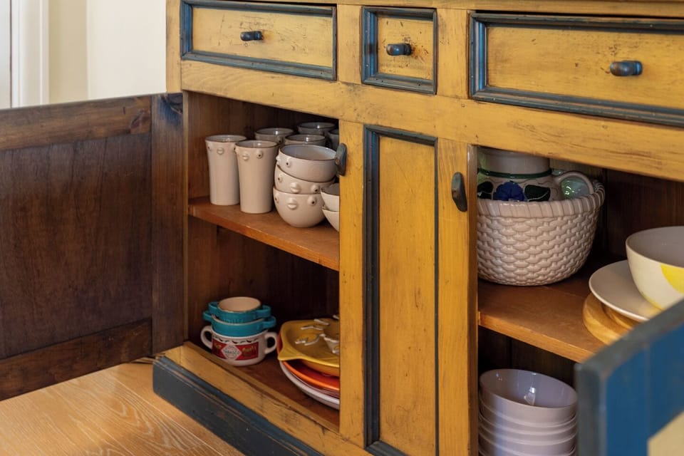 Our guests are welcome to use any serving dishes inside or outside with the outdoor kitchen. 