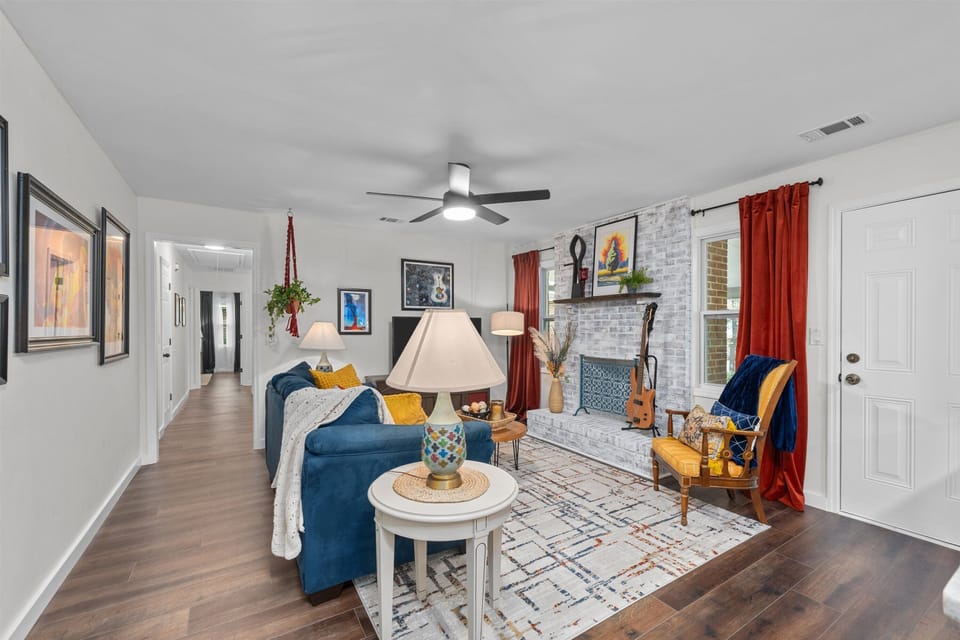 View of the living room with comfortable seating and Smart Tv 