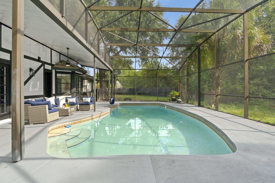 This space has a private swimming pool, a lounge area with comfortable lounge chairs and a natural setting that makes it the perfect place to relax and enjoy the outdoors.