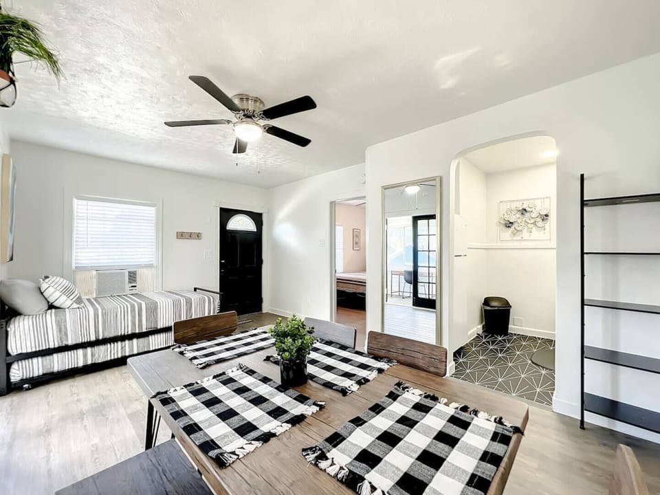 The living room is a multifunctional space that includes a daybed, with the dining area located right next to it. The layout is both practical and cozy.