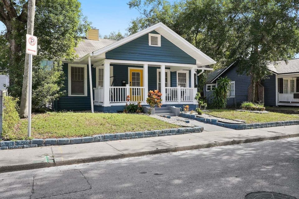 Our house is surrounded by greenery and offers a warm and welcoming atmosphere from the moment you arrive.