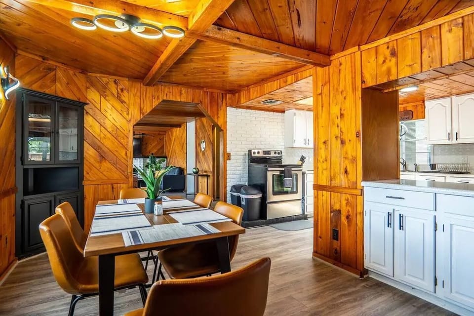 6-seat dining room