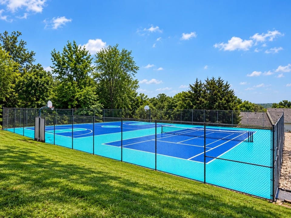 Pickleball & Basketball Courts