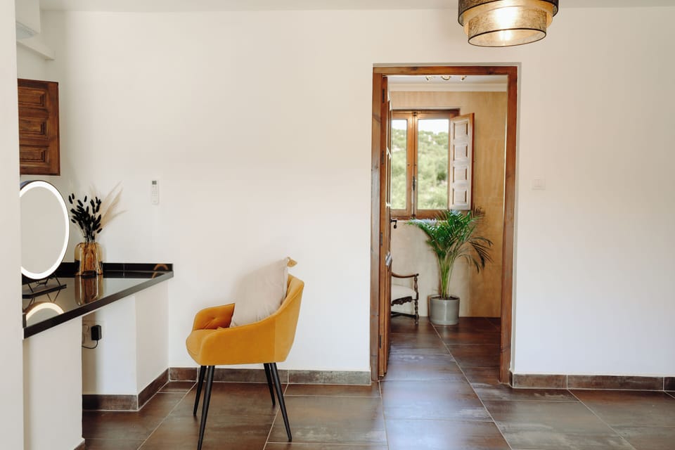 Master bedroom with en suite 