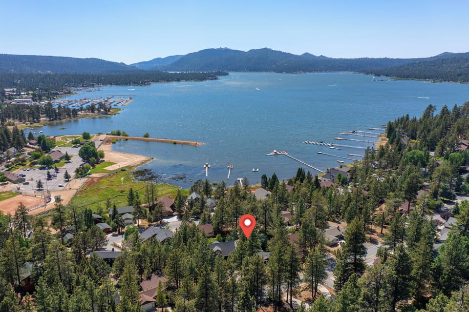 Perfect lakeview location!