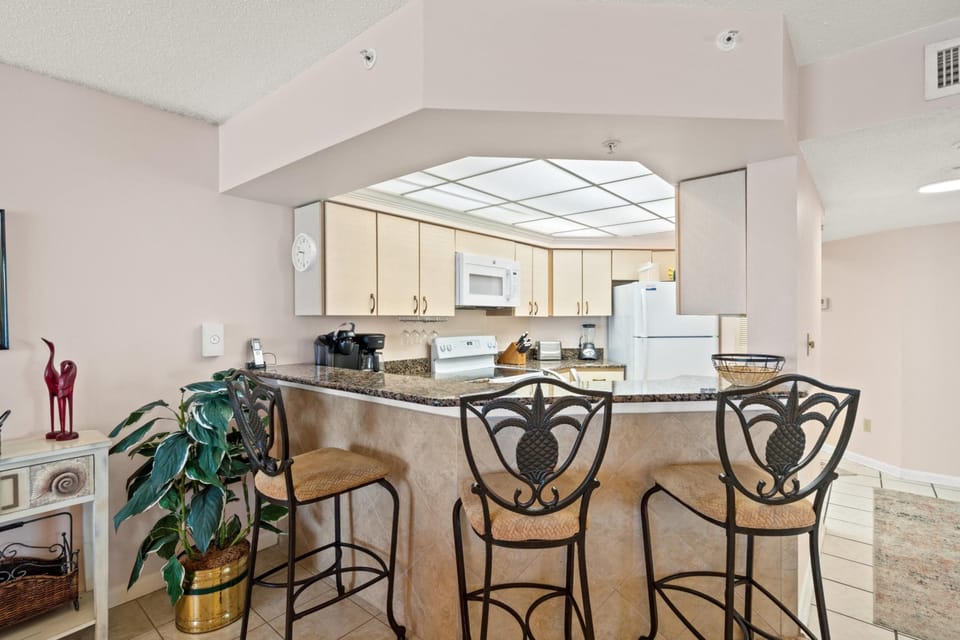 Kitchen with Breakfast Bar