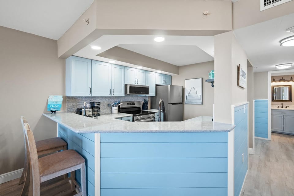 Kitchen with Breakfast Bar