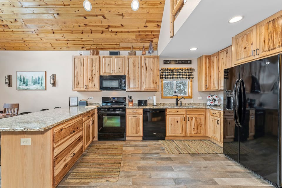 Large Kitchen with Everything You Need!