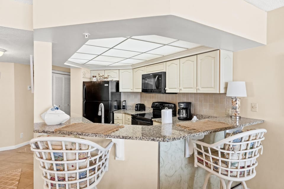 Kitchen with Breakfast Bar