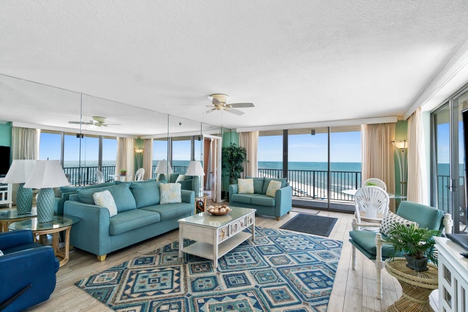 Living Area with Gulf Views