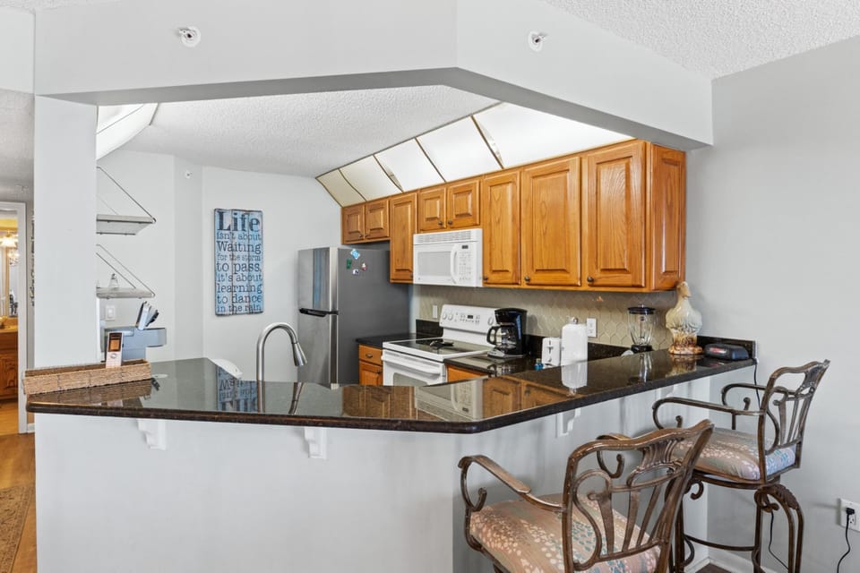 Kitchen with Breakfast Bar
