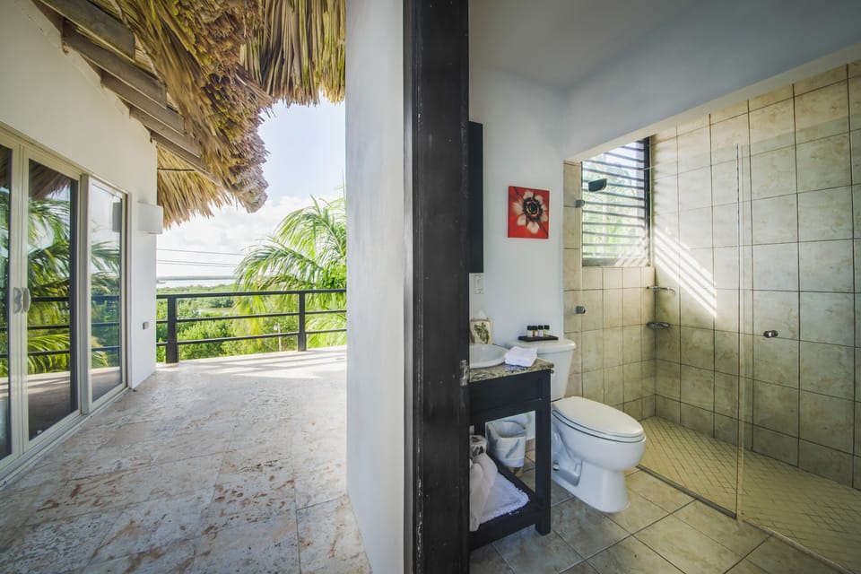 LLV - Outdoor Bathroom - no air conditioning