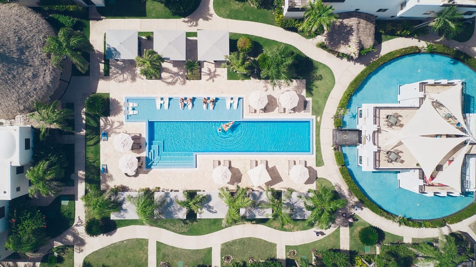 Pool and Restaurant - Aerial View