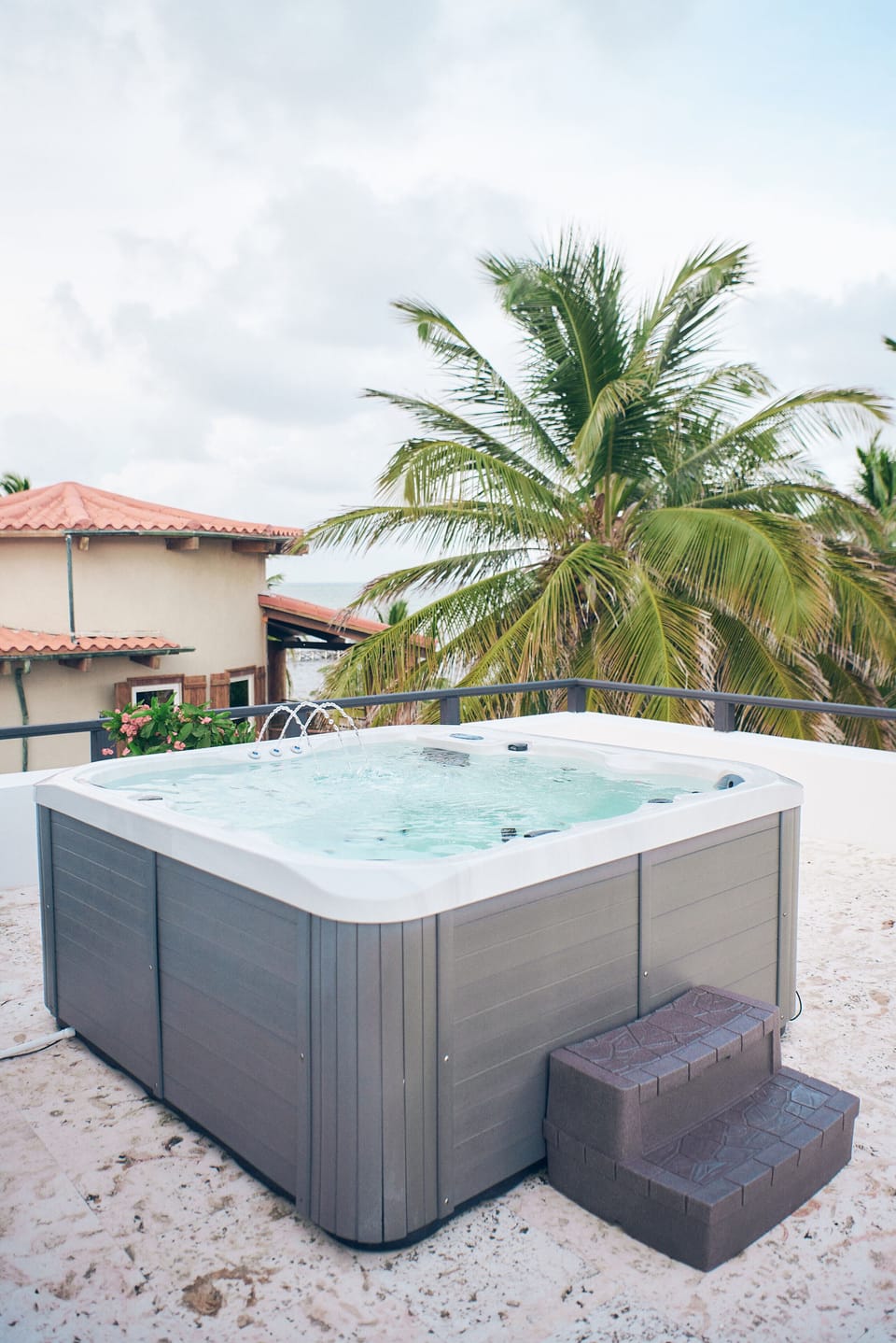 Tub - Balcony