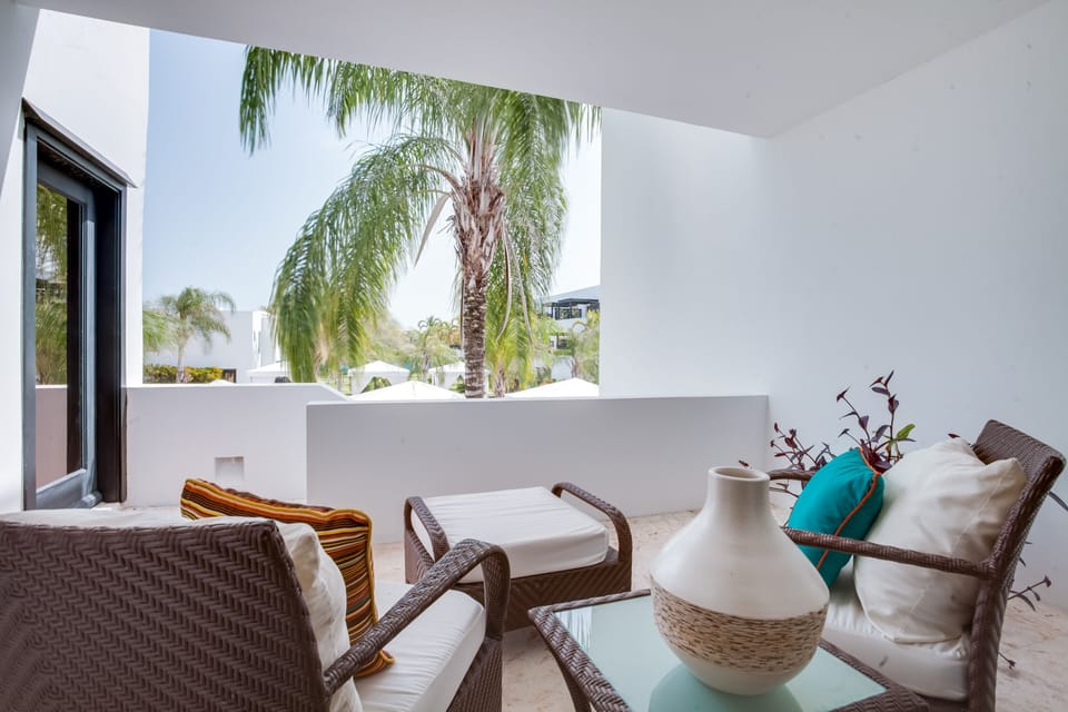 Terrazas - front door balcony