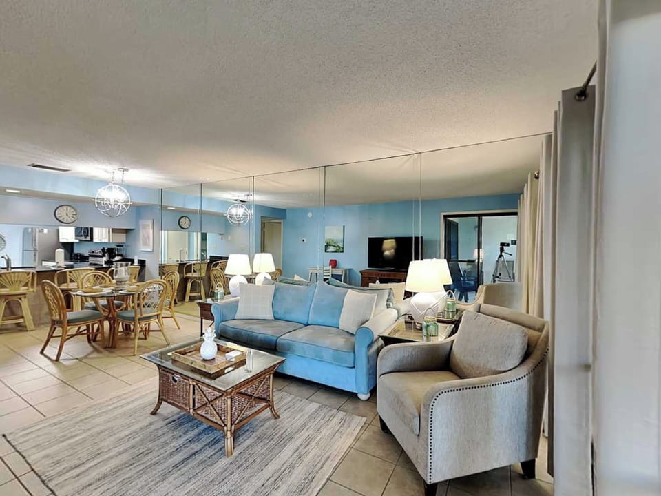 Living Area - Open Floor Plan