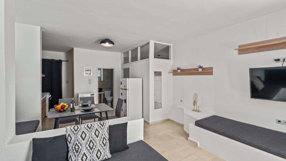 Designer touches and neutral tones create a calm, stylish indoor retreat

