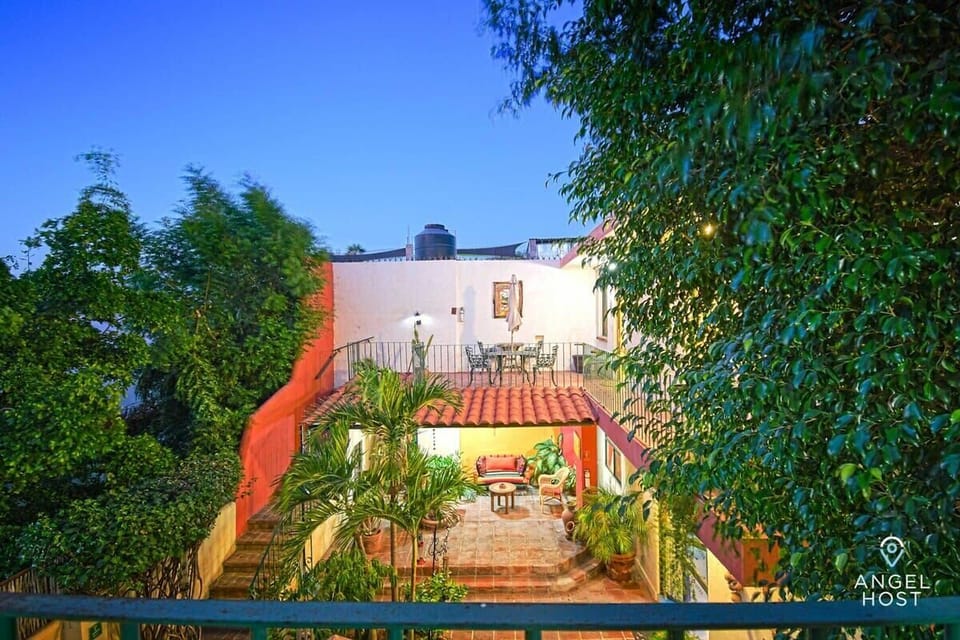 A comfortable stay only 1 block from the Malecón and beach!