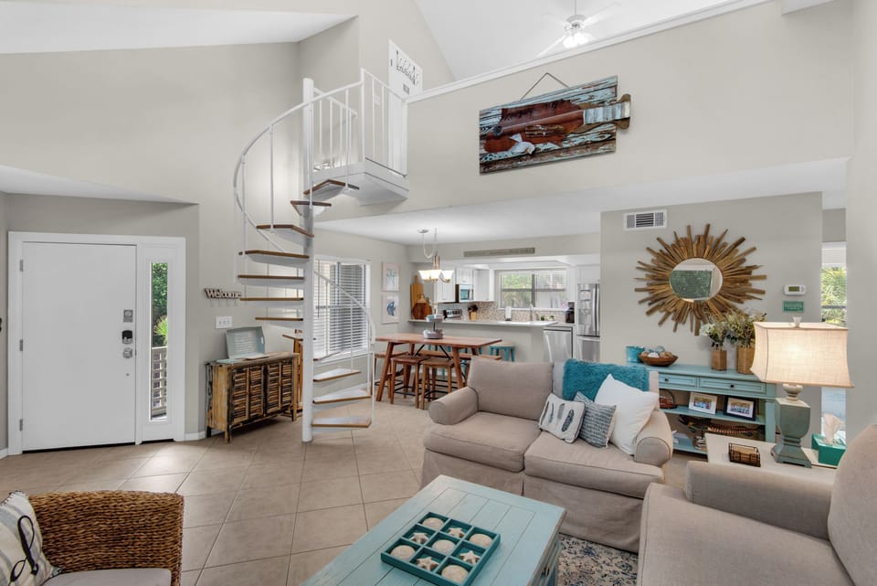Spiral staircase to the bedrooms