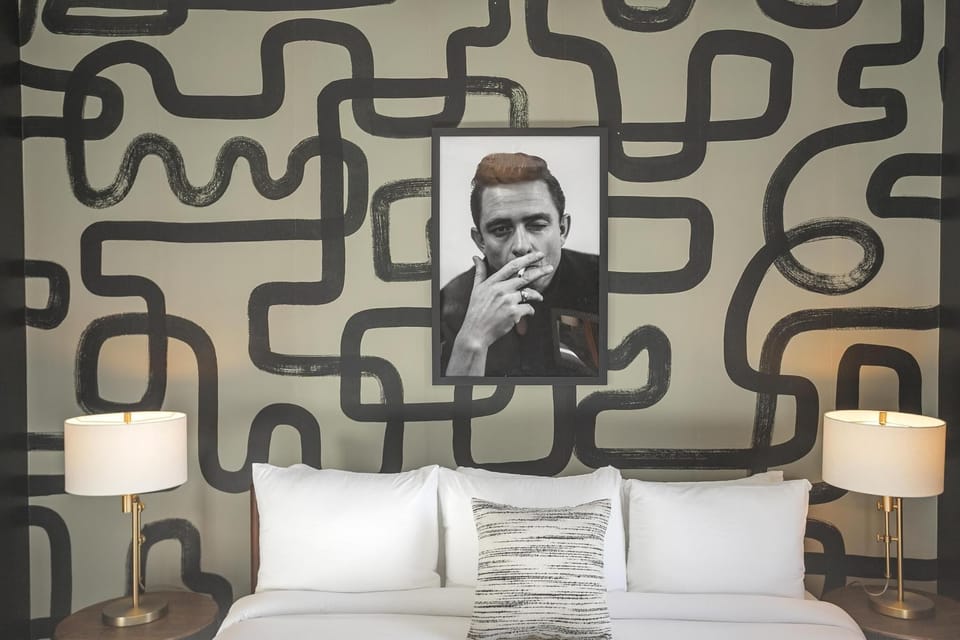 Folsom Suite: 1 king bed with en suite bathroom and beauty bar