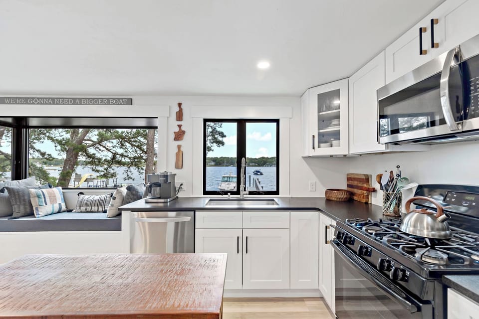 Plenty of counter space for preparing meals 