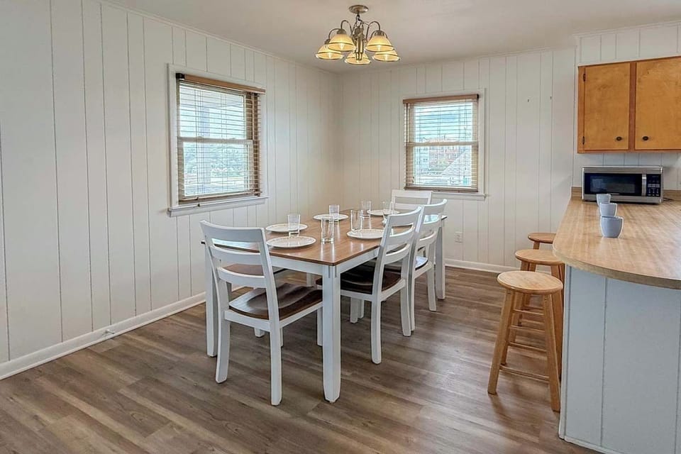 Main Level Dining Area