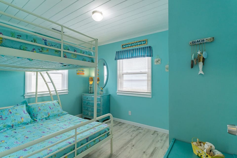 Pyramid Bunk Bedroom