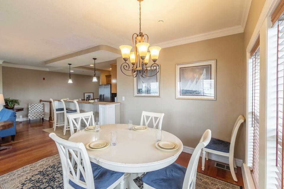 Top Level Dining Area