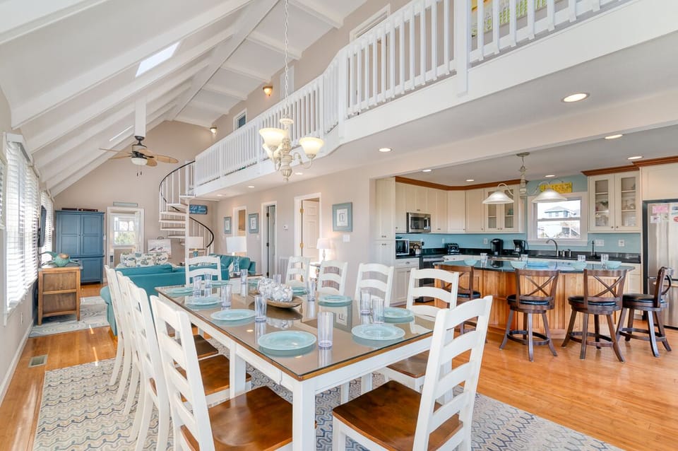 Mid Level Dining Area