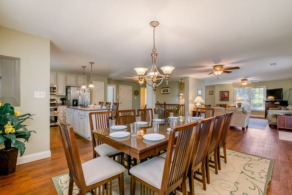 Top Level Dining Area