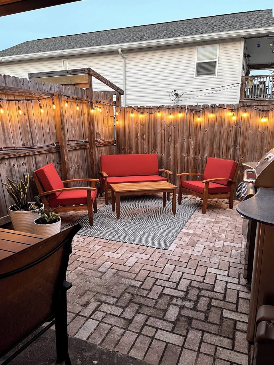 Steps to the ocean AND a great backyard to hang out and grill- Sunset Dunes is the perfect vacation spot that won't break the bank!