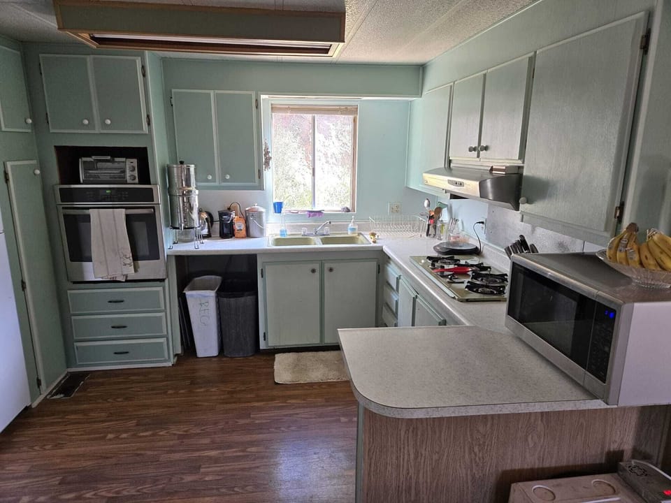 Shared kitchen available for use. 