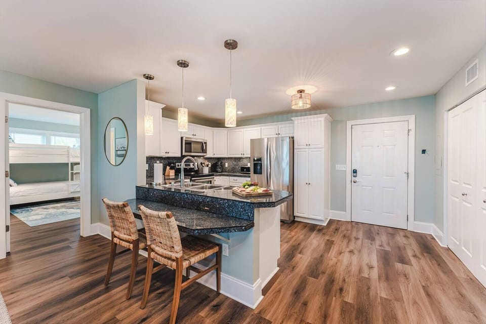 SeaScape's Well Equipped Kitchen with Breakfast Bar