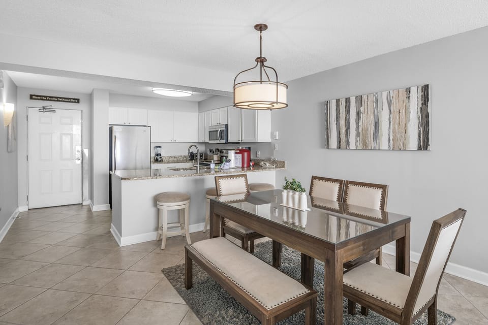 Dining area for 6