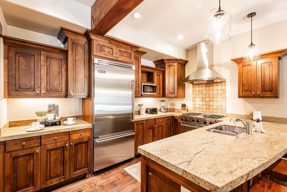 Chef's kitchen with Viking appliances