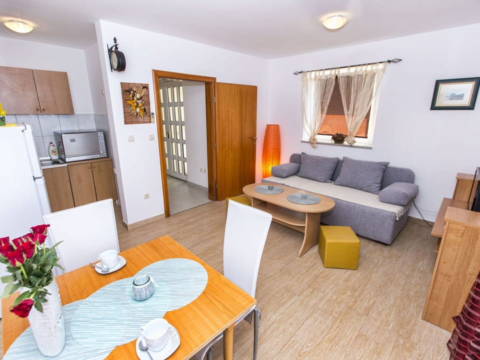 Table, Furniture, Property, Picture Frame, Couch, Building, Orange, Wood, Interior Design, Chair