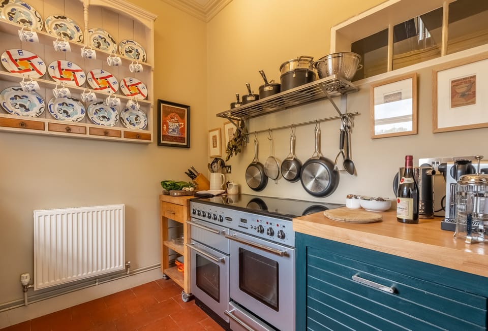 Ground floor: Well-equipped kitchen