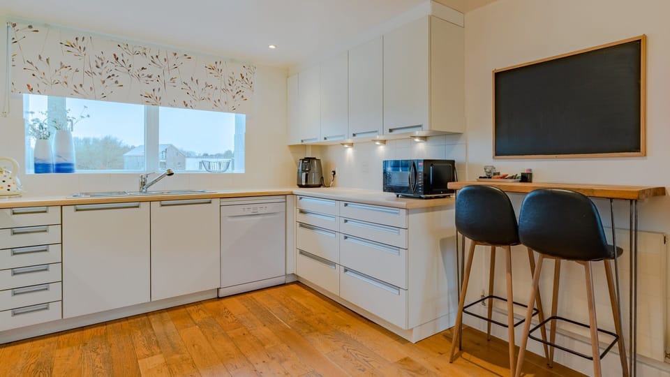 Kitchen, Firecrest, Bolthole Retreats