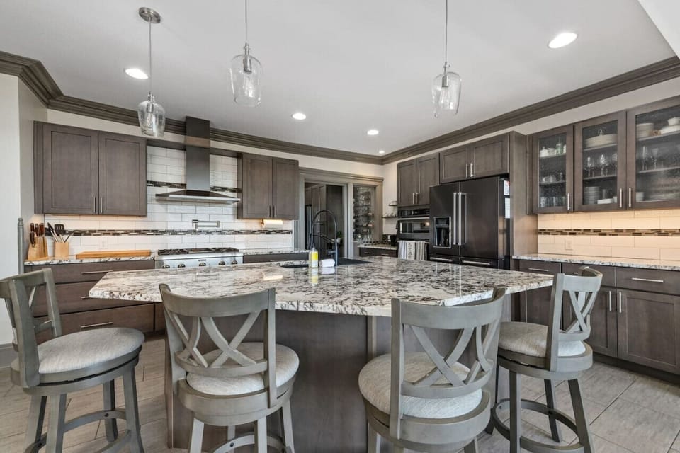 All stainless steel appliances: fridge, oven (with temp probe), microwave, 4 burner Thermador stove with electric griddle and ventilation, and double stack dishwasher