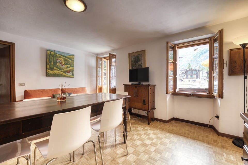 Furniture, Property, Cabinetry, Picture Frame, Table, Window, Wood, Interior Design, Floor, Flooring