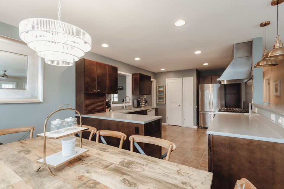 Gourmet touches in the kitchen and dining area