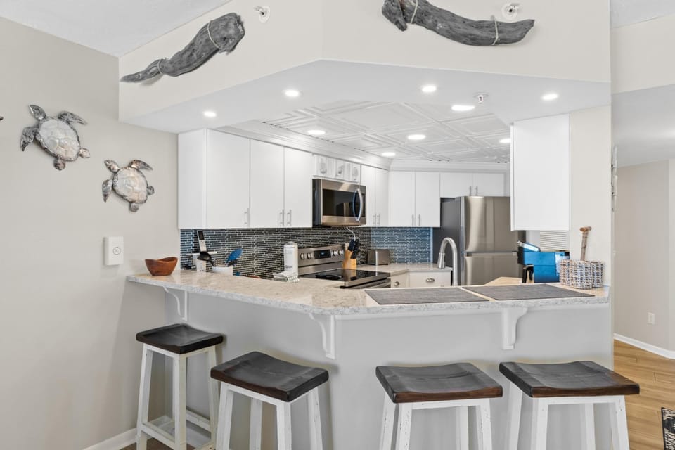 Kitchen with Breakfast Bar